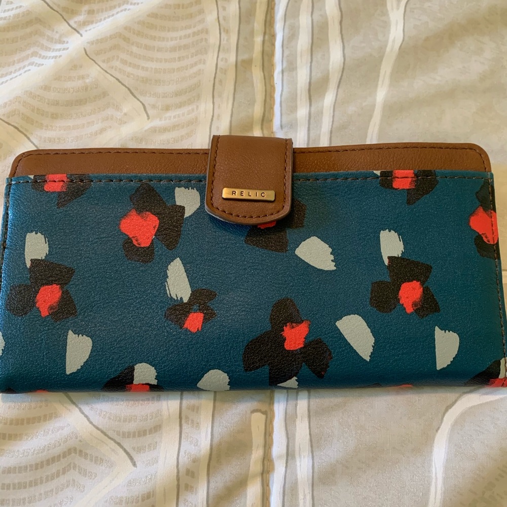 Relic wallets bag for women.